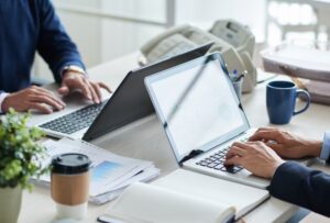 Read more about the article 3 Keuntungan Menggunakan Jasa Sewa Laptop Untuk Kantor