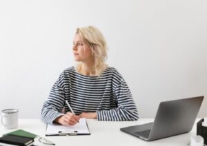 Read more about the article Tips Mencari Jasa Sewa Perangkat Laptop